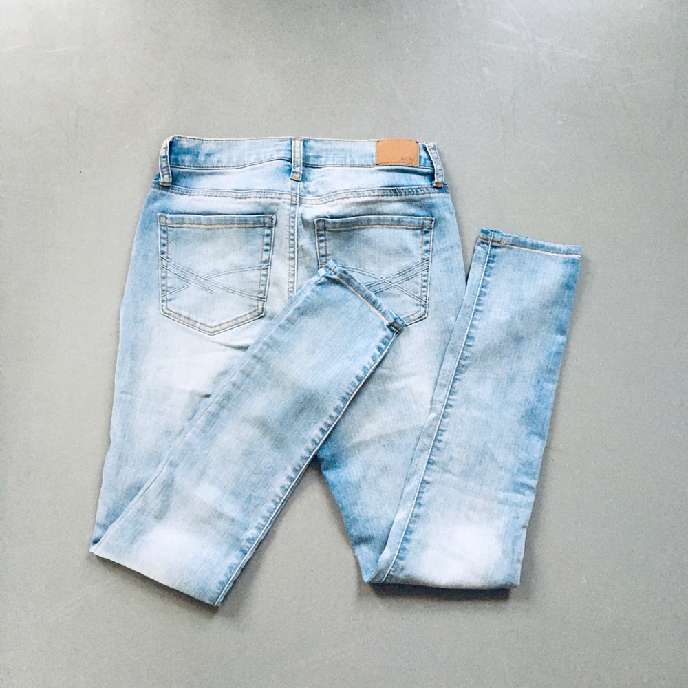 Aero High Rise Jeans - Picture 2 of 4